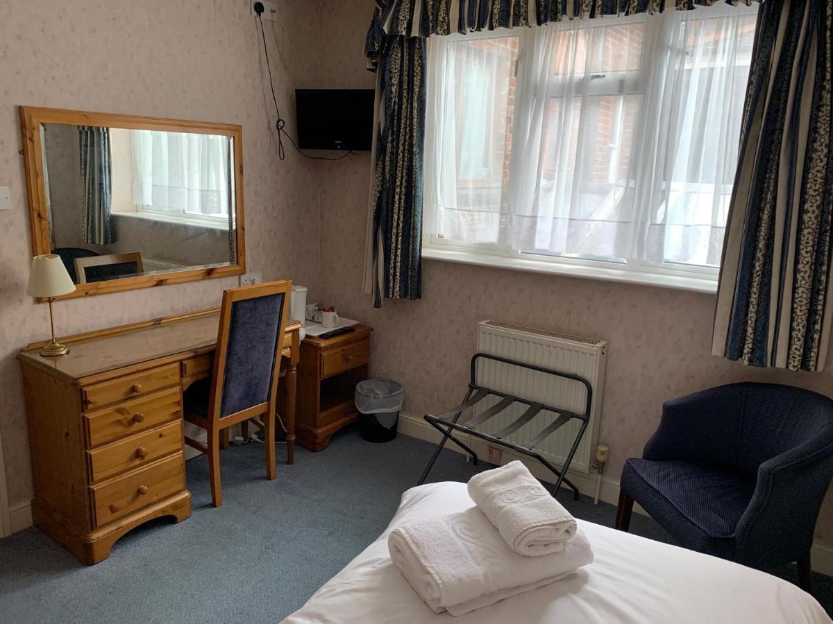 Yelf'S Hotel Ryde  Room photo